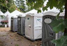 Cum influențează planificarea zonelor sanitare confortul participanților la evenimente în aer liber